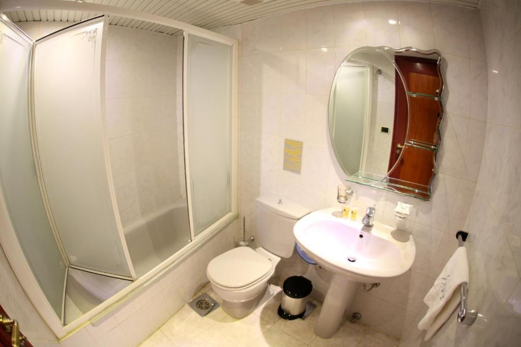 Sawary Beach Hotel Batroûn Zimmer foto